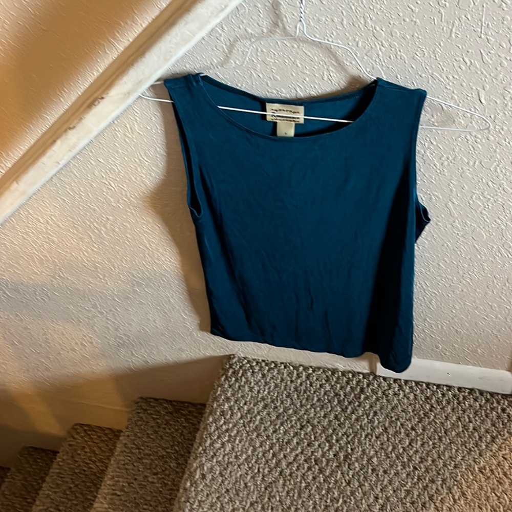 Sleeveless top like a peacock, blue size medium